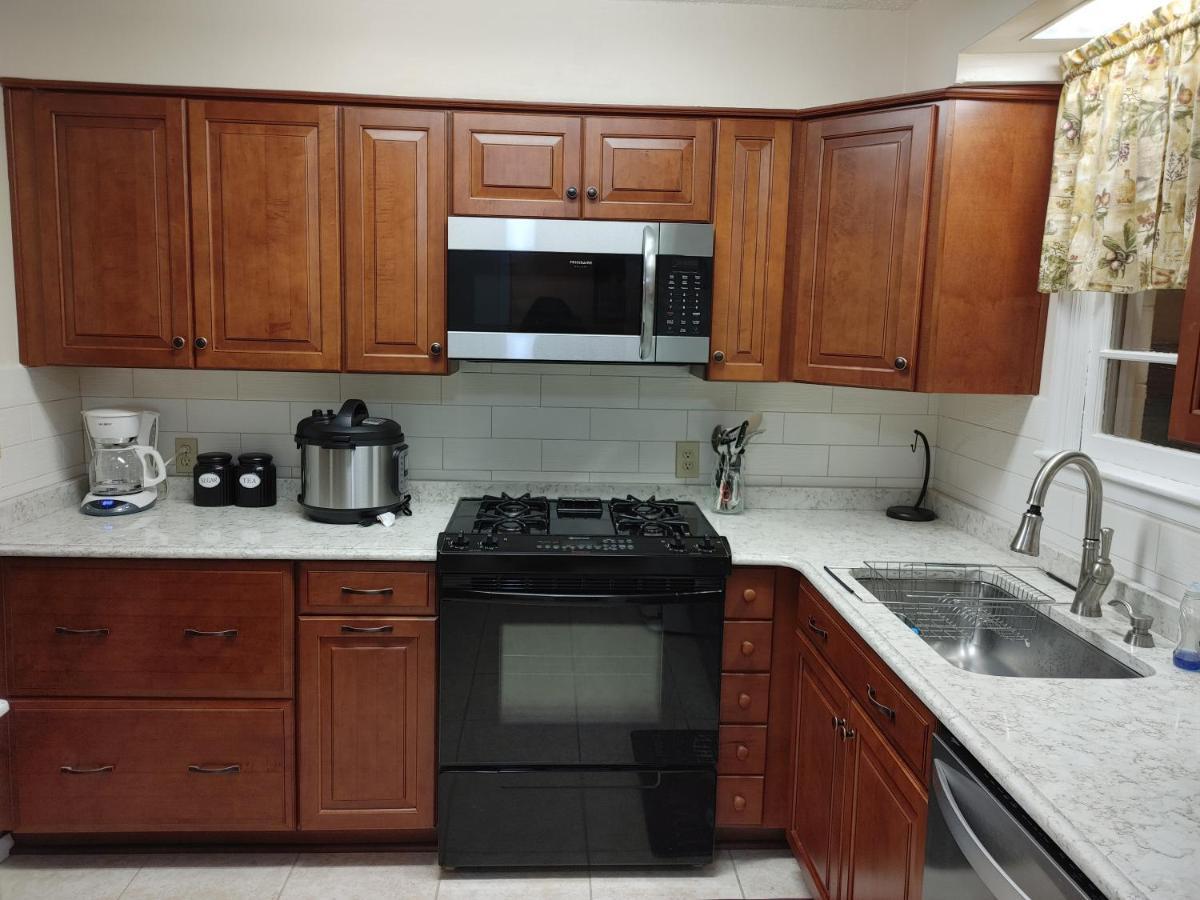 The Kind House Hosting, Low Monthly Rates, Traveling Nurses, Fletc, & Travelers! Брансвік Екстер'єр фото